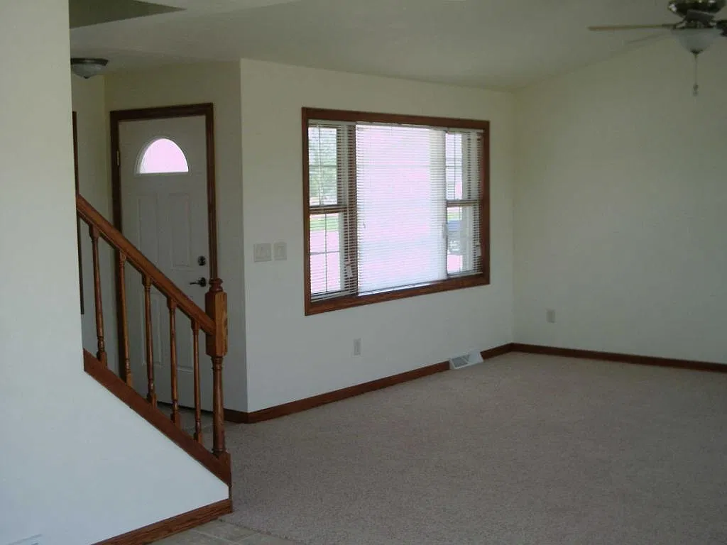 4 bed, 3.5 bath, 2300 sqft, $2,020 — Photo 3