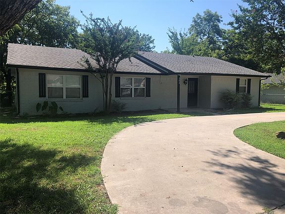 2nd image of 202 N Crownpoint Dr