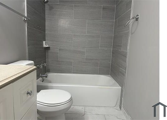 2nd image of 520 N Roberts Dr