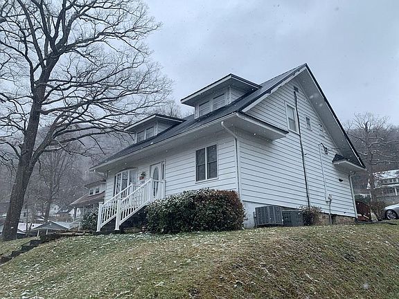 3rd image of 366 Lakeside Dr