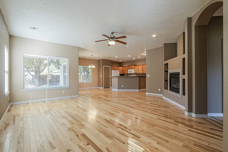 3 bed, 2.0 bath, 1580 sqft, $2,400 — Photo 2
