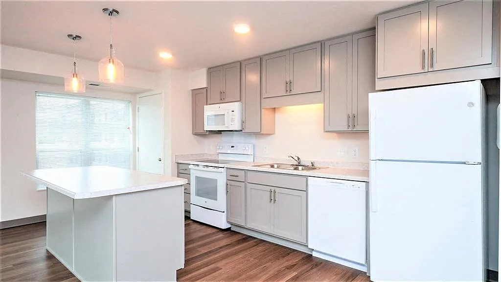 Cadence Apartments — Photo 3