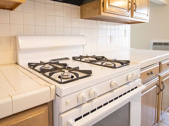 5th image of 721 Cordova St APT 5