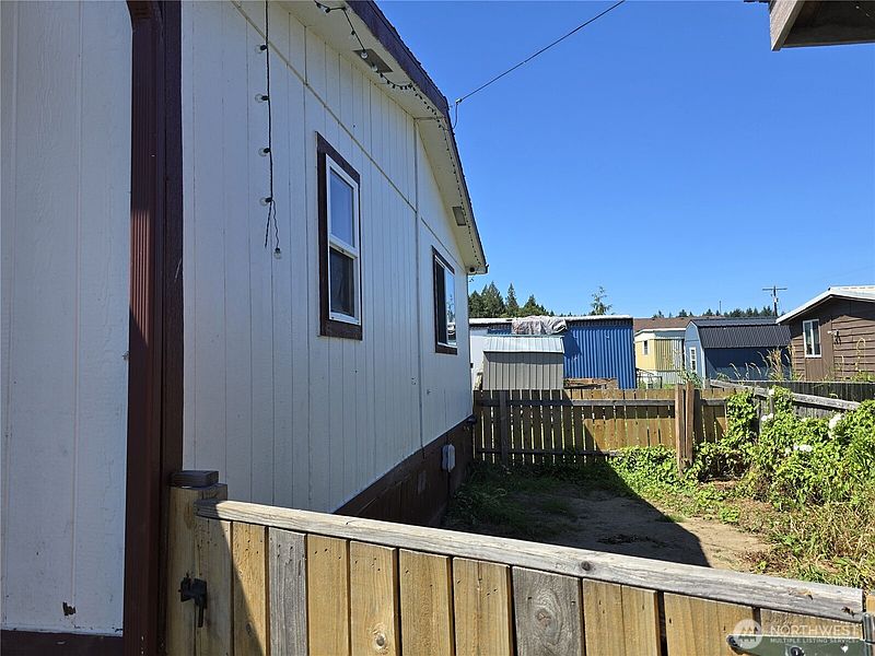 2nd image of 102 Nancy Lane