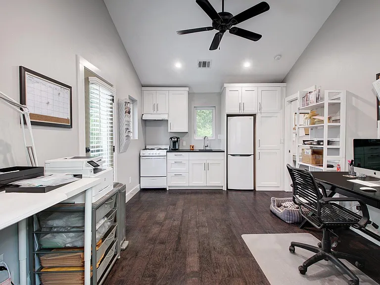 4613 Harmon Ave — Photo 11