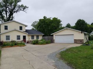 425 Memorial Dr SE, Cedar Rapids, IA 52403