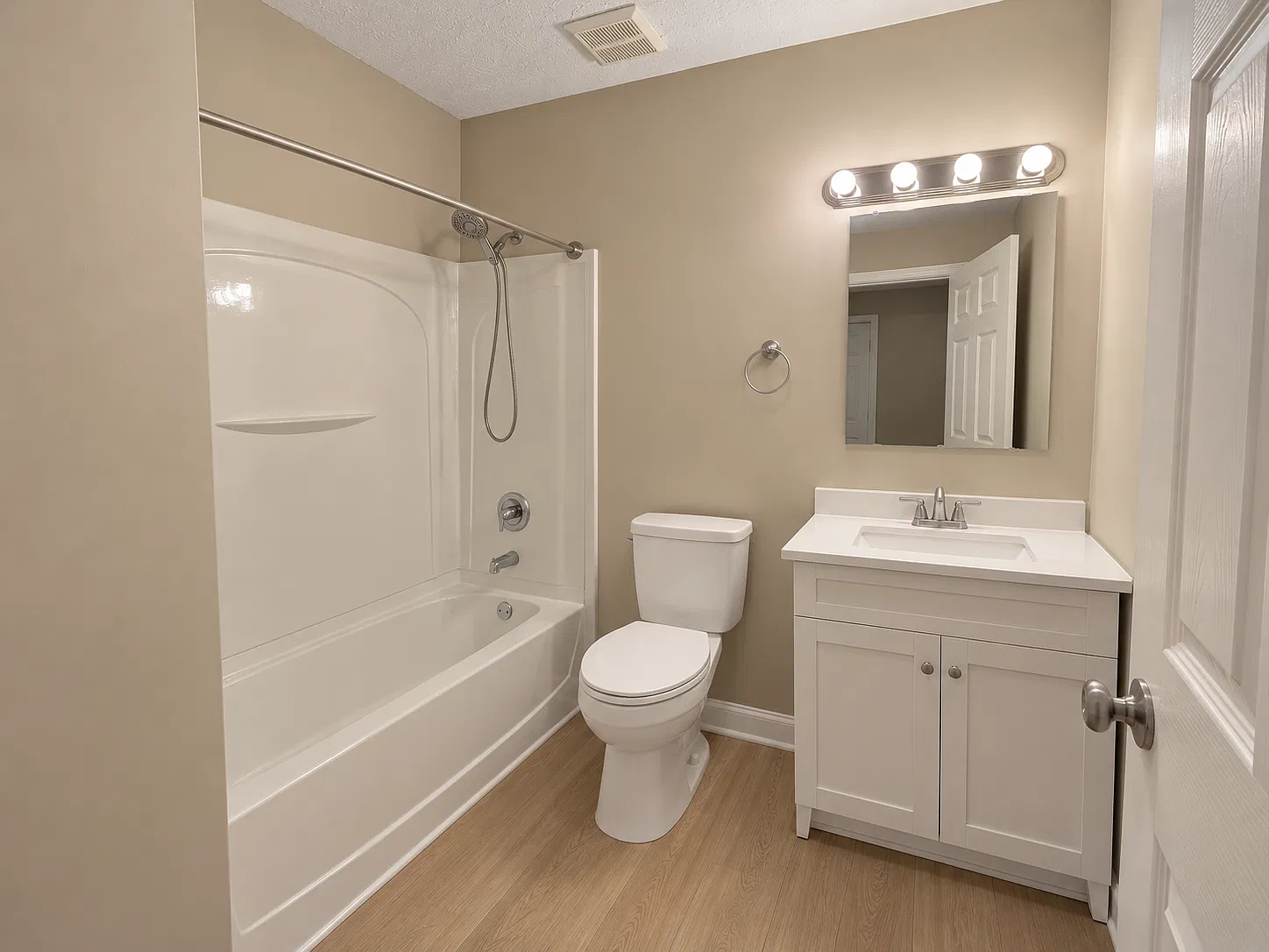 2 bed, $1,350 — Photo 4