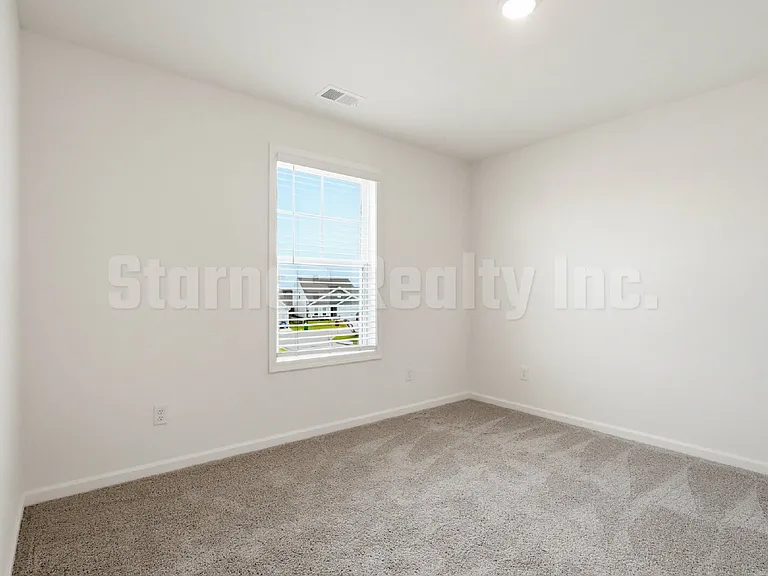 808 Pullman Loop — Photo 19