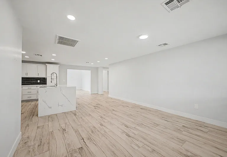 3701 E Ludlow Dr — Photo 25