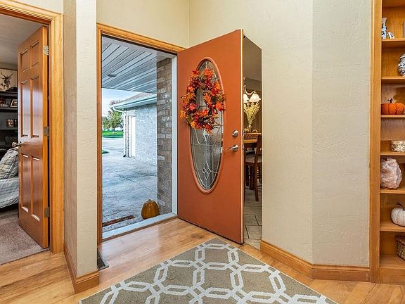Foyer w/ Hardwood Floors.
