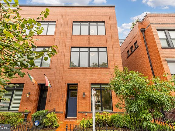 2nd image of 1311 D St SE