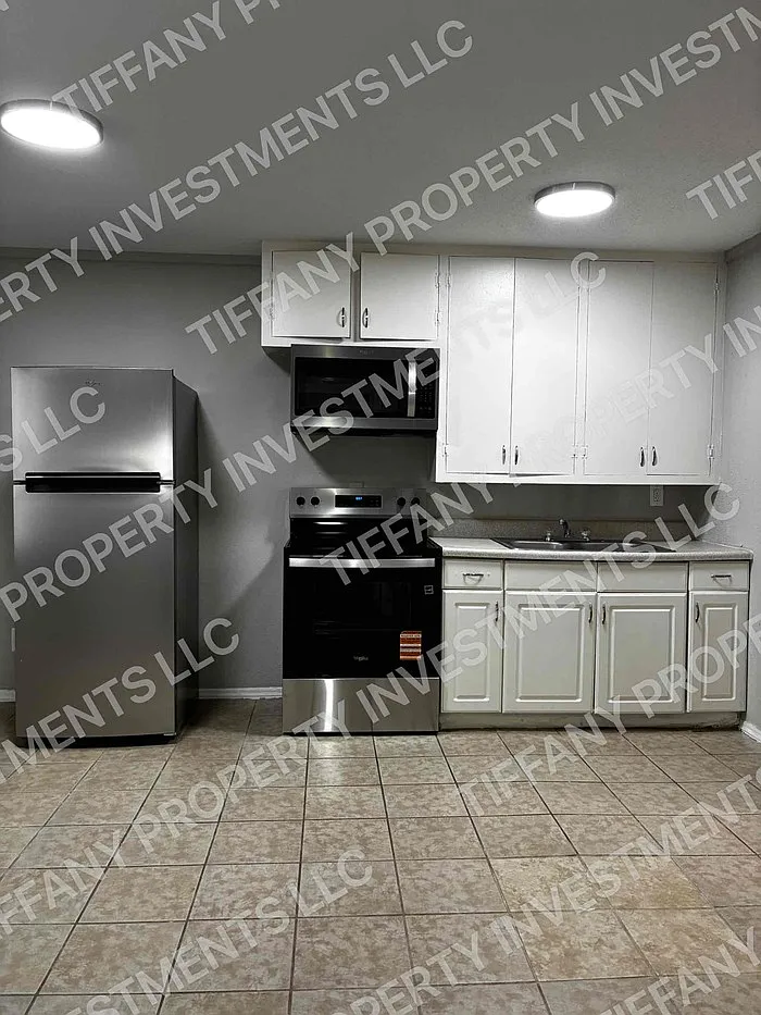 2 bed, 1.0 bath, $875 — Photo 2