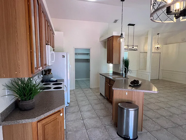 640 Corrientes Cir — Photo 8