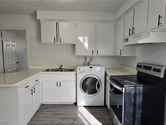 3rd image of 2937 Stewart Ave