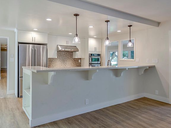 4th image of 44454 Country Club Dr