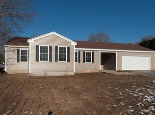 1 Monmouth St, Acushnet, MA 02743