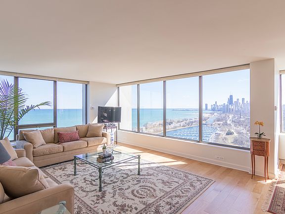 5th image of 2800 N Lake Shore Dr APT 3002