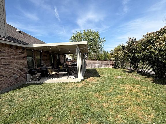 2nd image of 1201 Oakbrook St