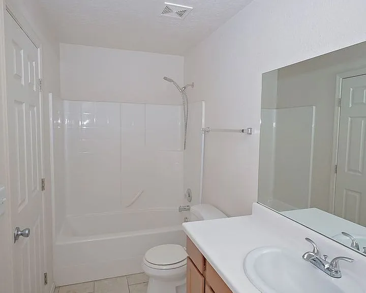 257 Robbins Ave — Photo 3