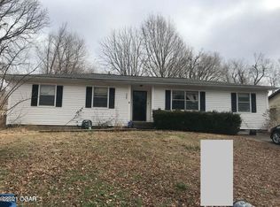 1320 Prospect Ave, Carthage, MO 64836
