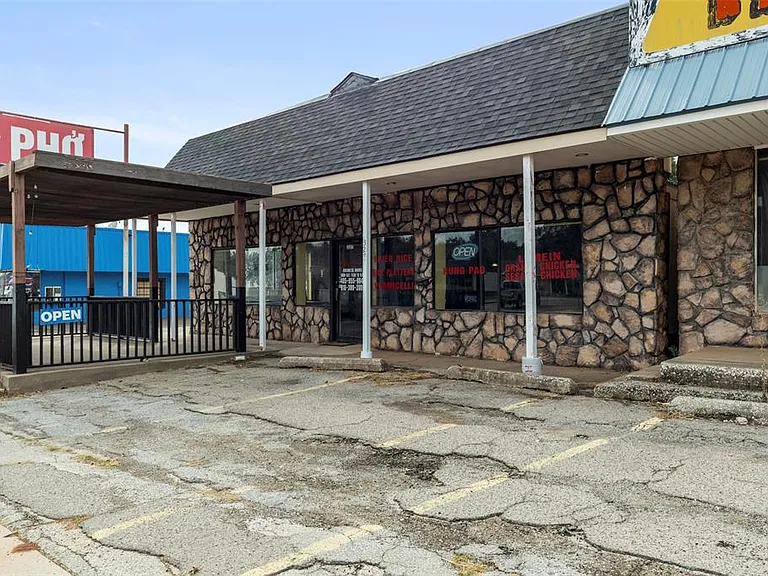 327 S Green Ave — Photo 8