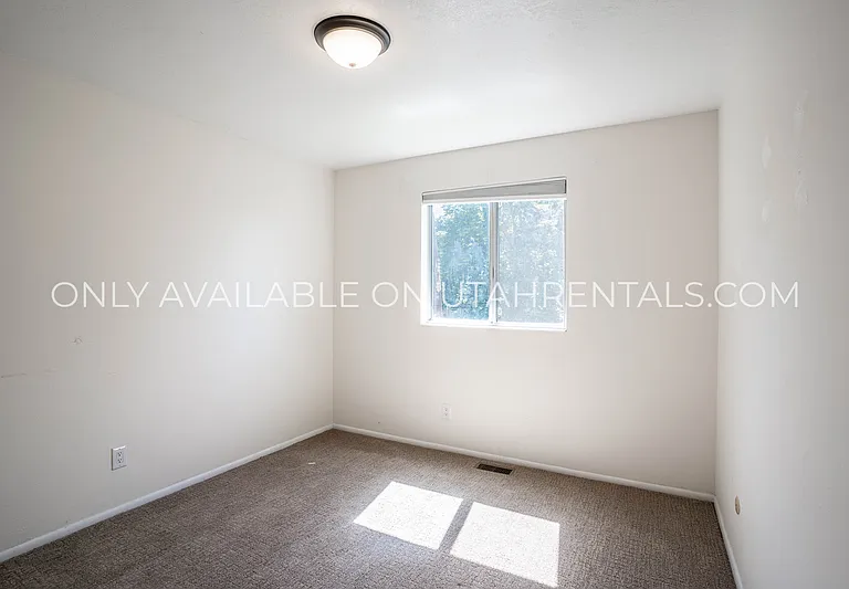32 E 925 N — Photo 19