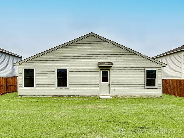 829 Eagles Nest Dr — Photo 2