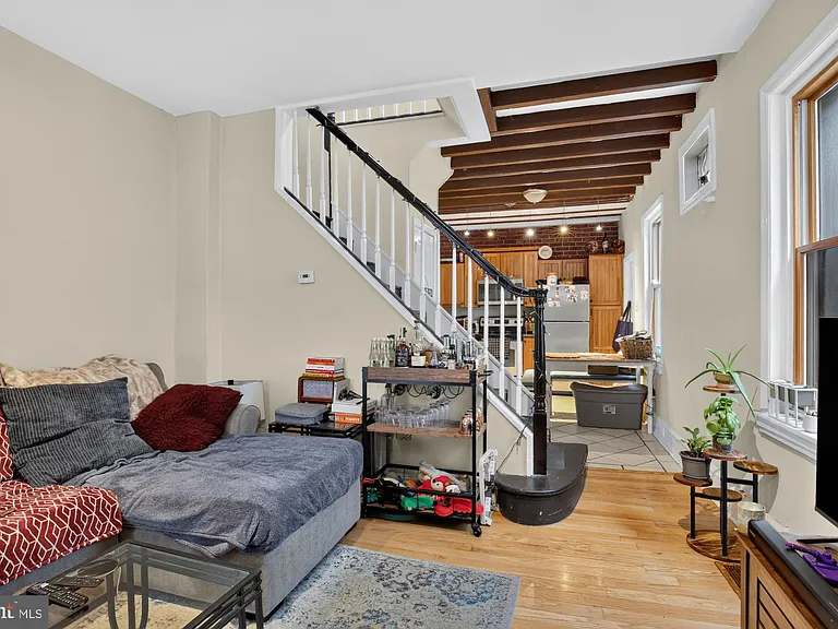 2528 Waverly St — Photo 4