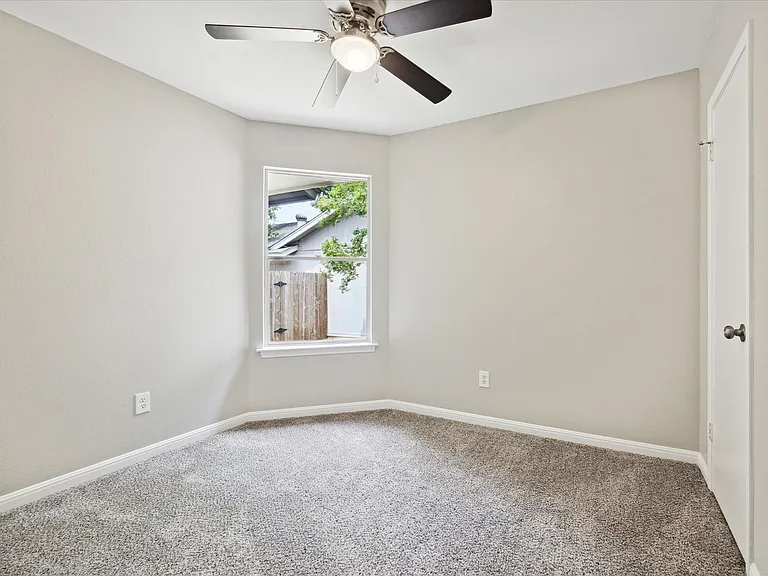 12804 Humphrey Dr — Photo 9