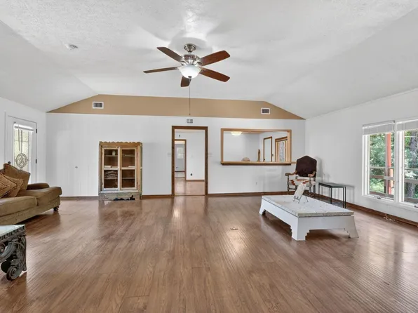 114 Hillendale Dr, Livingston, TX 77351