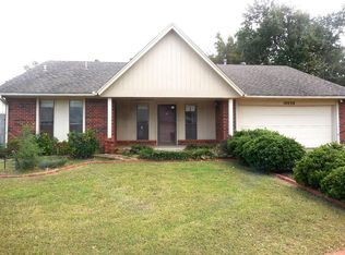 10030 Mamus Ln, Yukon, OK 73099