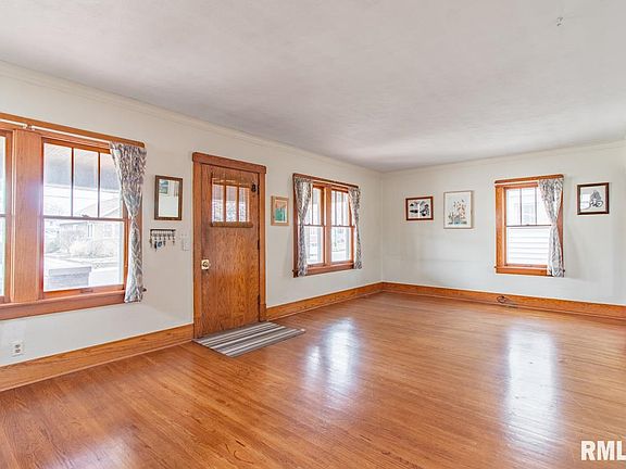 5th image of 2020 W Clarke Ave