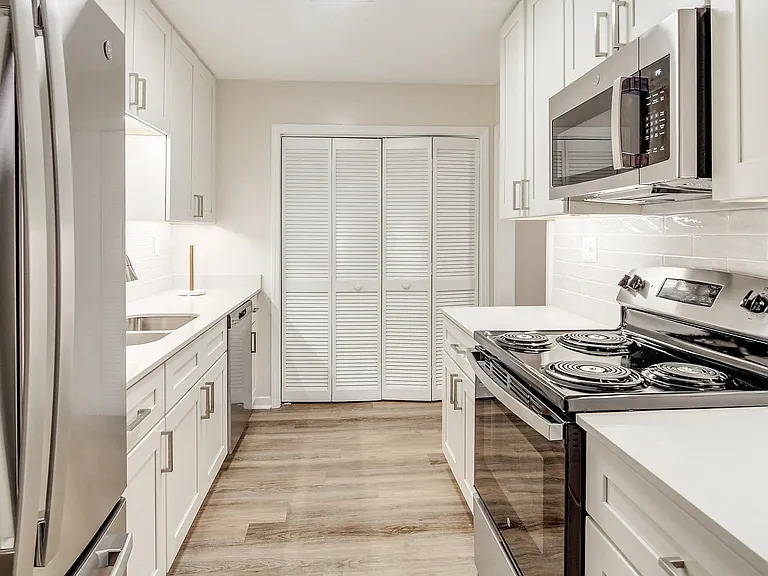 The Oliver Apartment Homes — Photo 7
