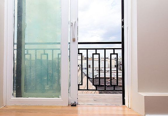 3rd image of 336 Bleecker St #4F
