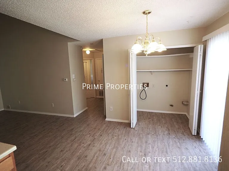 404 Burlwood Ct — Photo 4