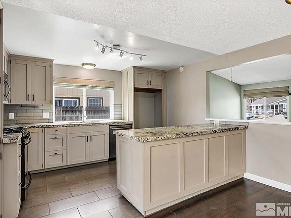 5th image of 847 Glen Molly Dr