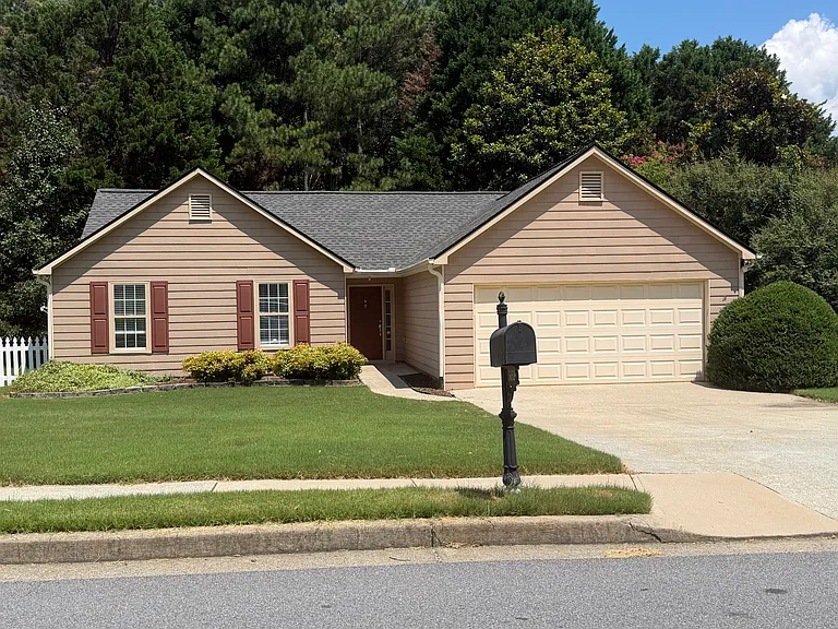 5652 Riverside Walk Dr — Photo 1