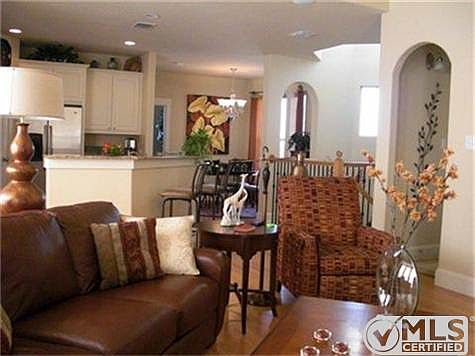 5th image of 2655 Venice Dr Unit 6