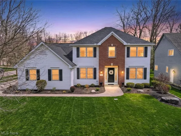 5503 Pheasants Walk Dr, North Olmsted, OH 44070