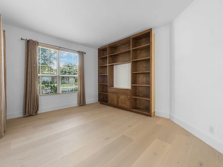 25314 Bunker Dr — Photo 3