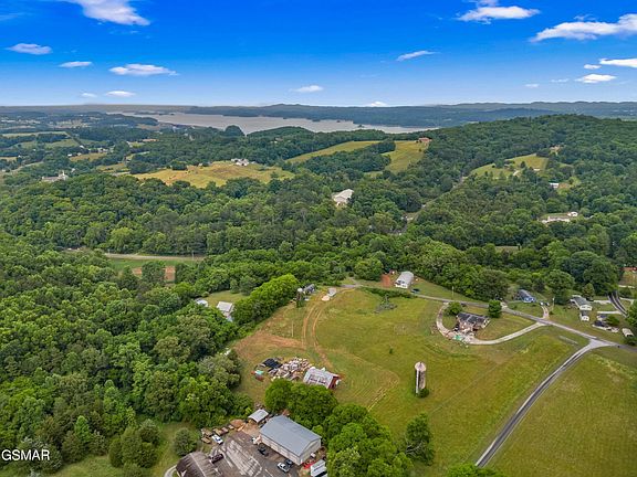 4th image of 16 Mill Springs Rd