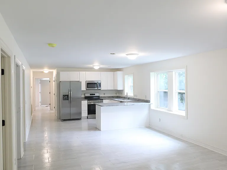 214 Park St — Photo 2