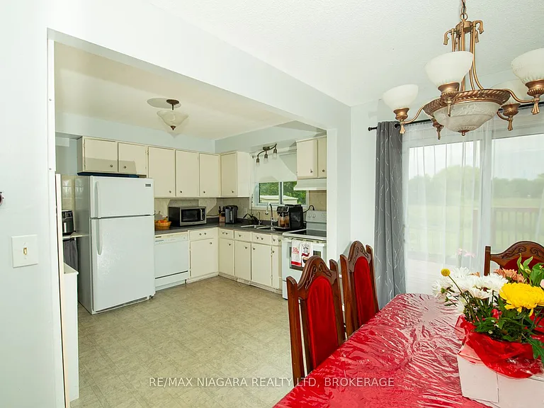 47 Elmvale Cres — Photo 4