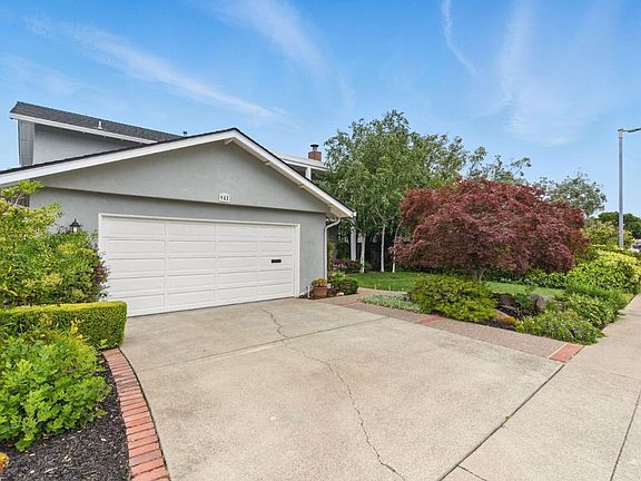 3rd image of 942 Constitution Dr