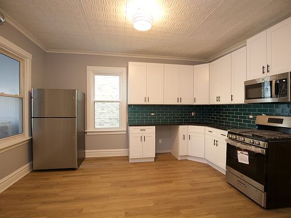 2nd image of 3031 N Hamlin Ave #2