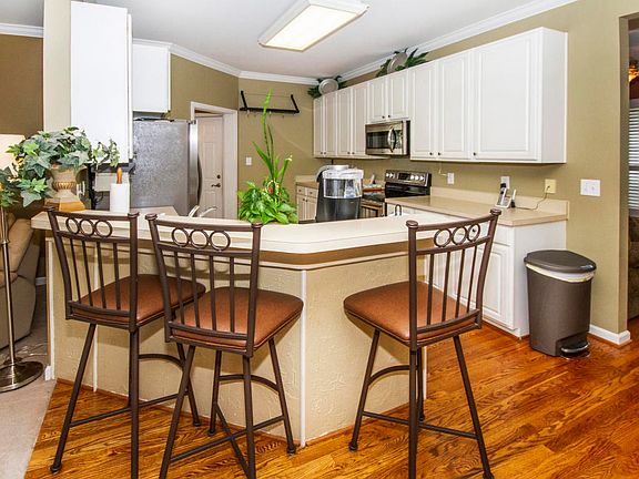 3rd image of 331 Rockwell Farm Ln