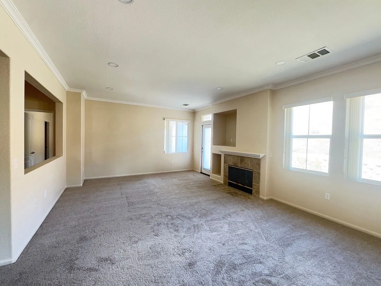Sabre Springs Condo 2 Bedroom 2 Bathroom for Rent — Photo 2