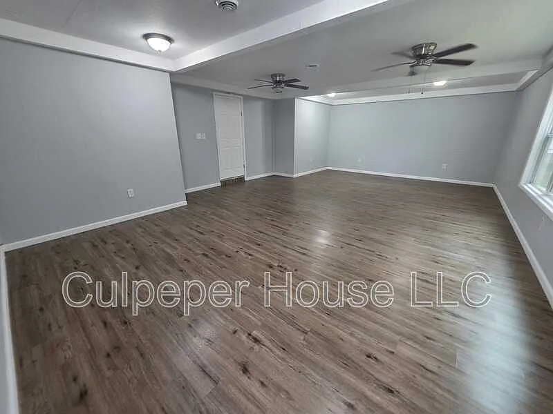 3 bed, 1.5 bath, 1596 sqft, $1,575 — Photo 3