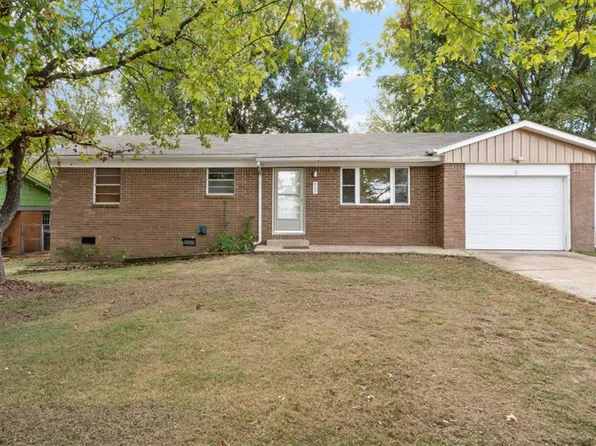 407 W Wren Cir, Fayetteville, AR 72704