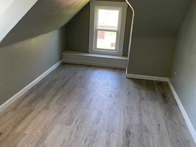 912 Adelaide St #302 — Photo 2